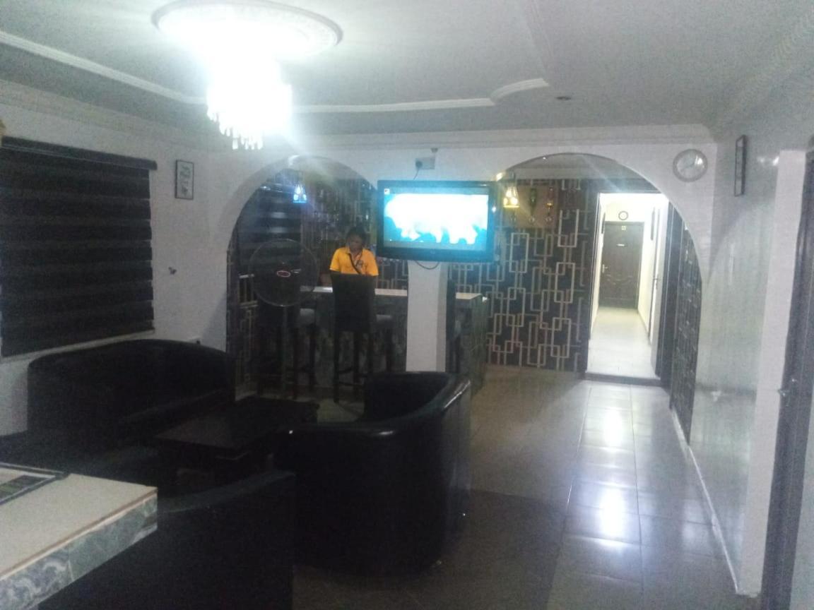 Staycation Suites And Apartment Lagos Extérieur photo