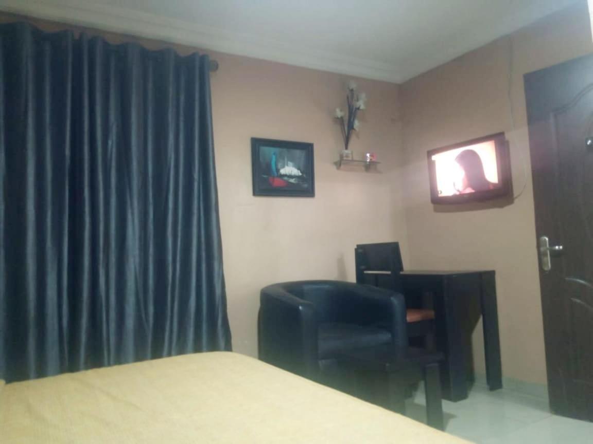 Staycation Suites And Apartment Lagos Extérieur photo
