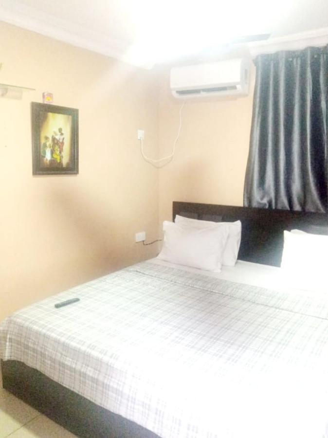 Staycation Suites And Apartment Lagos Extérieur photo