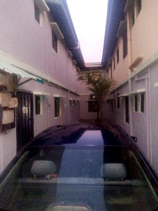 Staycation Suites And Apartment Lagos Extérieur photo