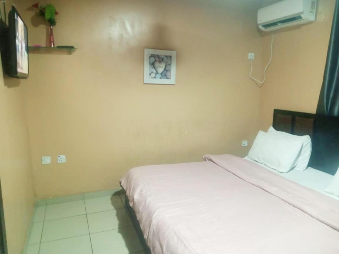 Staycation Suites And Apartment Lagos Extérieur photo