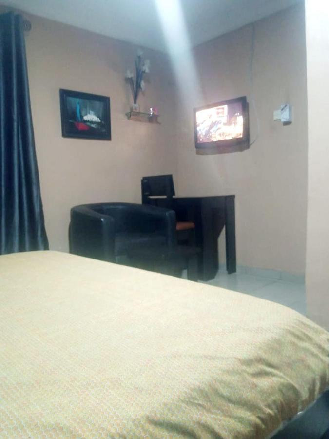 Staycation Suites And Apartment Lagos Extérieur photo