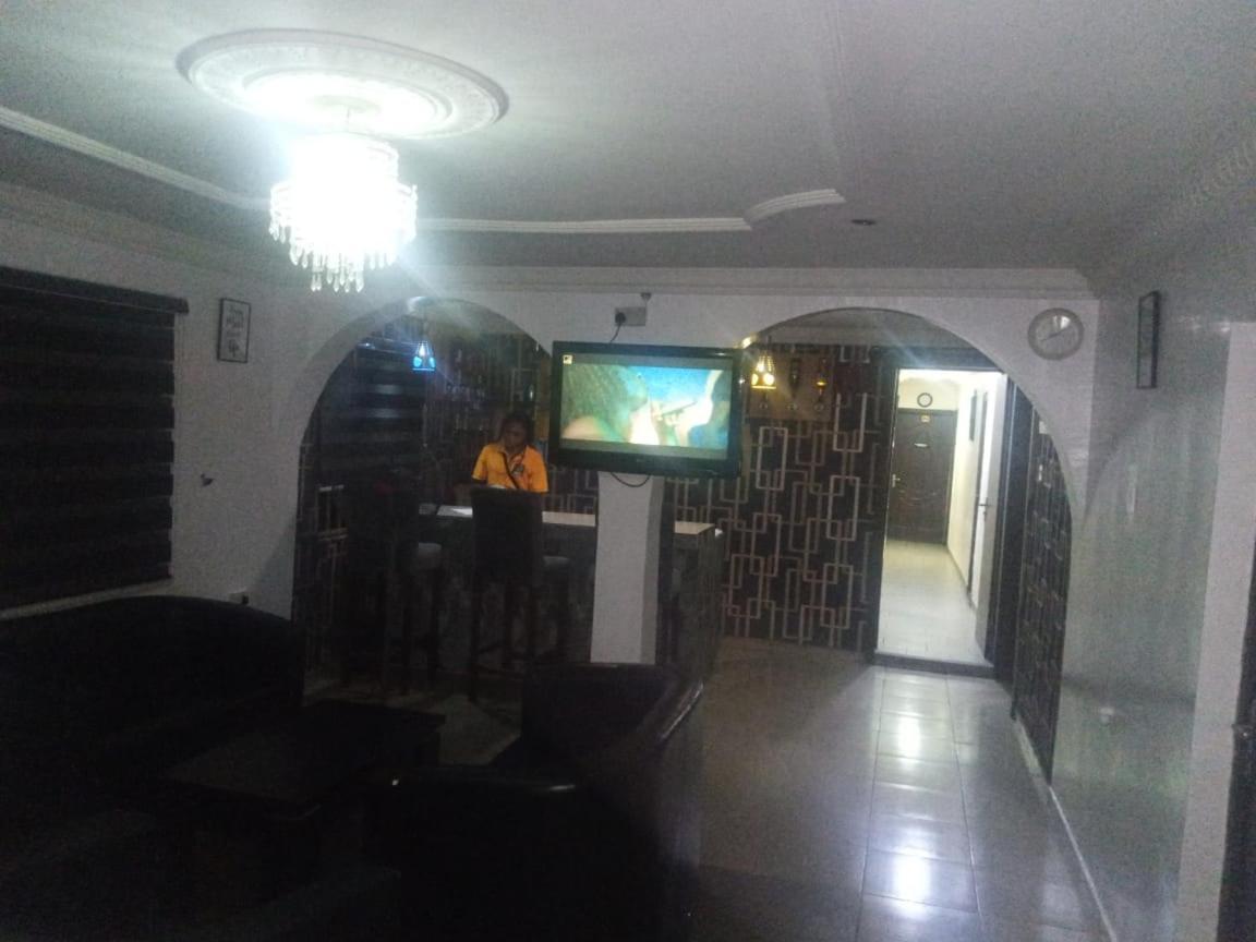 Staycation Suites And Apartment Lagos Extérieur photo