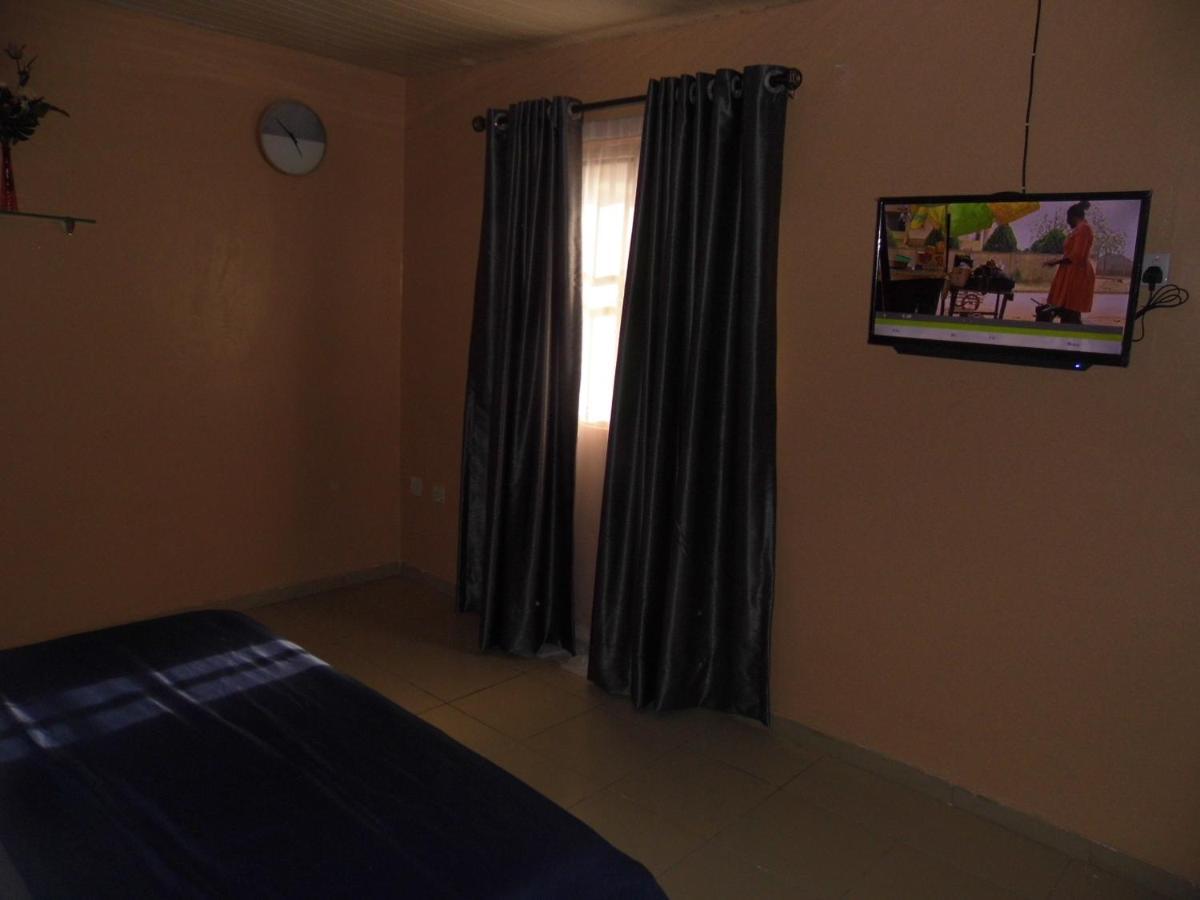 Staycation Suites And Apartment Lagos Extérieur photo