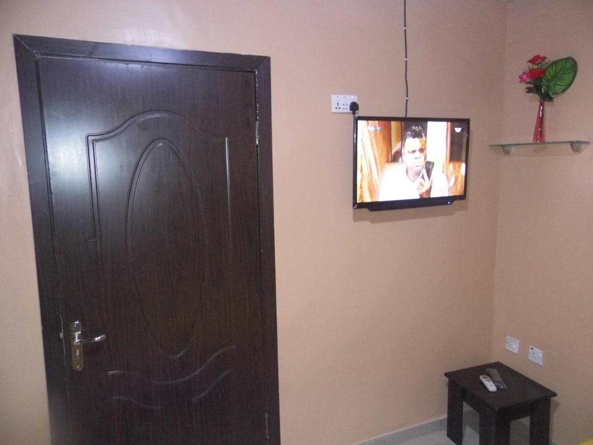 Staycation Suites And Apartment Lagos Extérieur photo