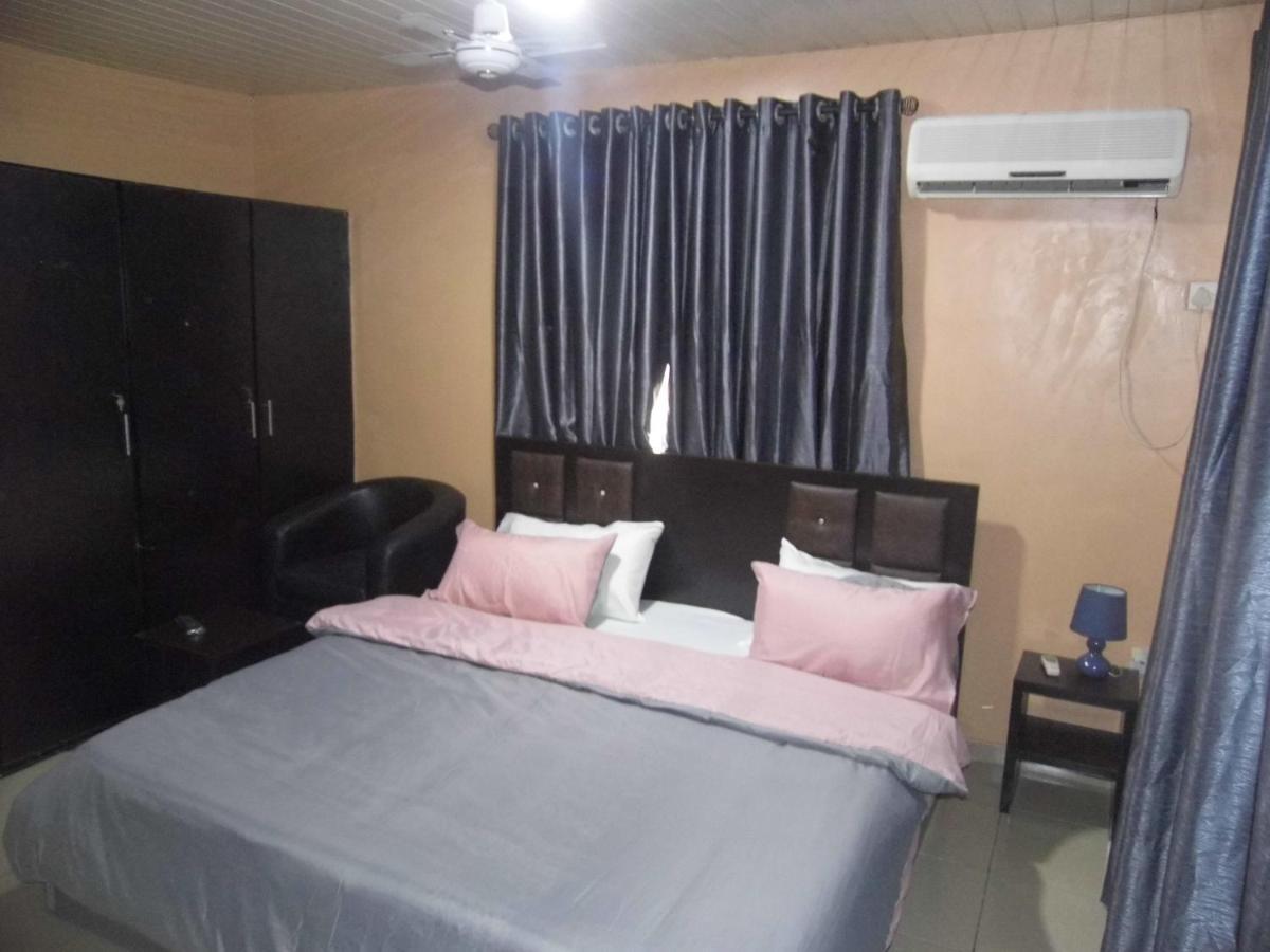 Staycation Suites And Apartment Lagos Extérieur photo