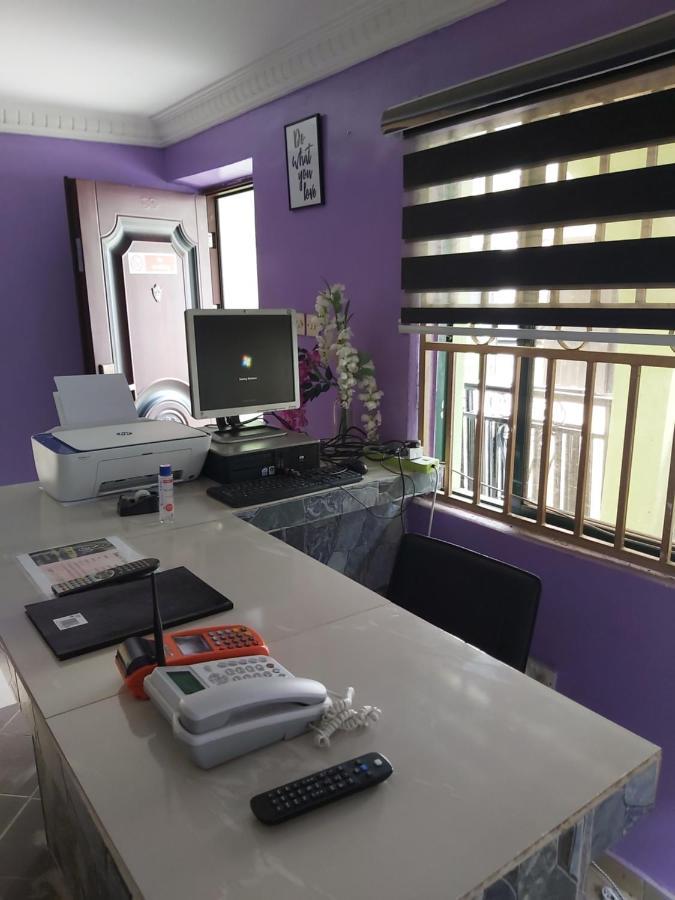 Staycation Suites And Apartment Lagos Extérieur photo