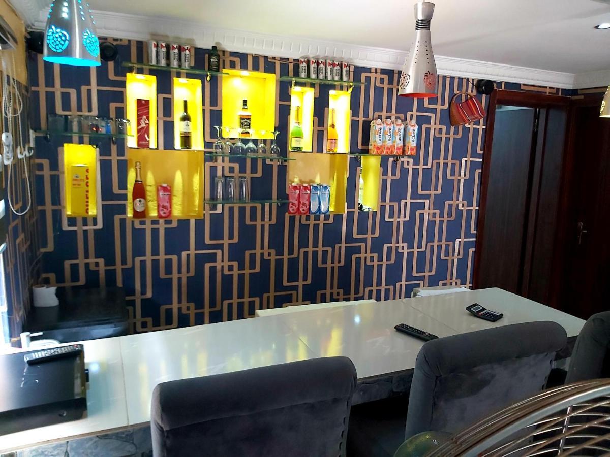 Staycation Suites And Apartment Lagos Extérieur photo