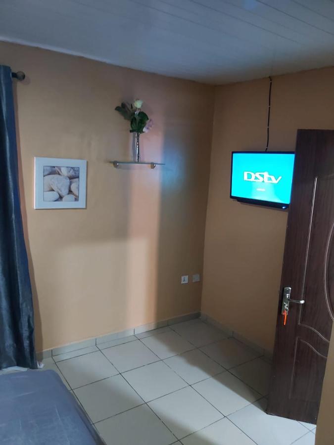 Staycation Suites And Apartment Lagos Extérieur photo