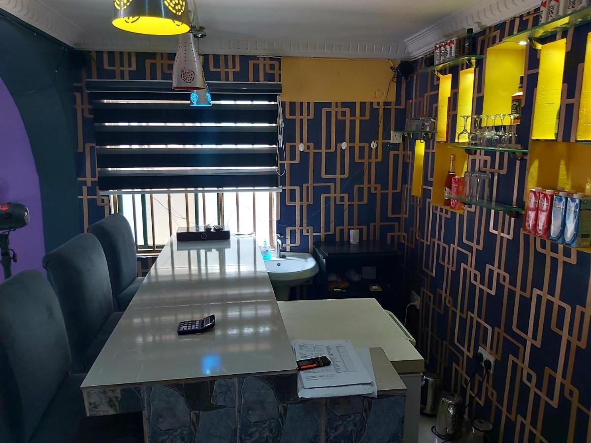 Staycation Suites And Apartment Lagos Extérieur photo